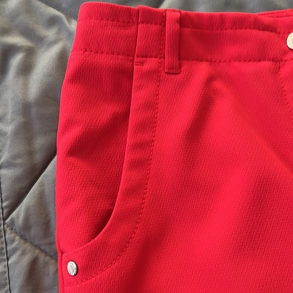 Annika Cutter & Buck Women’s Red Golf Shorts  with silver buttons Size 2 - Picture 4 of 12
